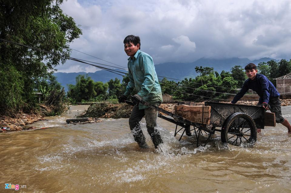 Cảnh xác xơ, tang tóc sau cơn lũ quét lịch sử ở Yên Bái-18