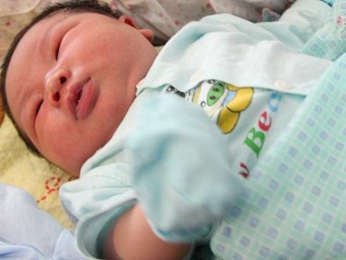 Cái Tết đầu tiên hạnh phúc bên cha mẹ của bé trai nặng 7,1kg kỷ lục ở Vĩnh Phúc-6