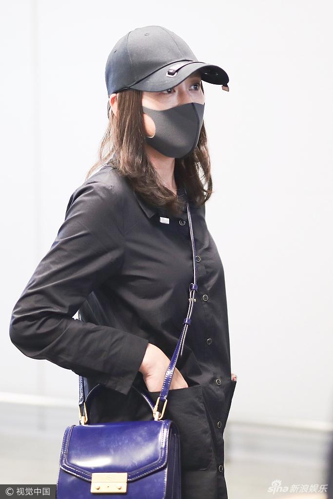 Trần Kiều Ân mặc đồ đen kín, tiều tụy xuất hiện tại sân bay-8