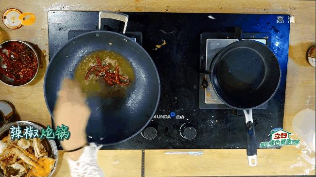 Triệu Vy nấu Cua vị cay khiến Huỳnh Hiểu Minh thèm chảy nước miếng-4