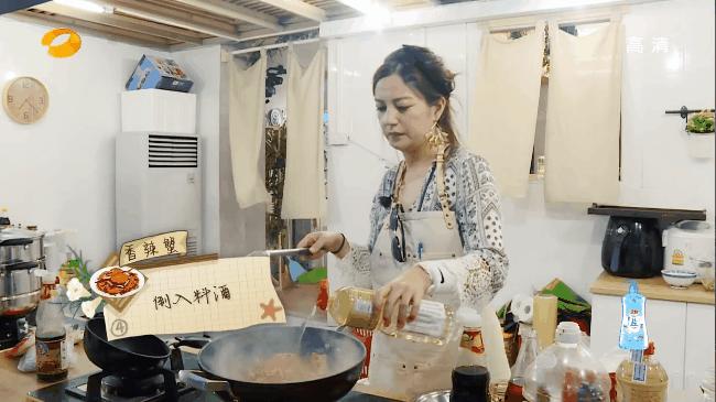 Triệu Vy nấu Cua vị cay khiến Huỳnh Hiểu Minh thèm chảy nước miếng-6