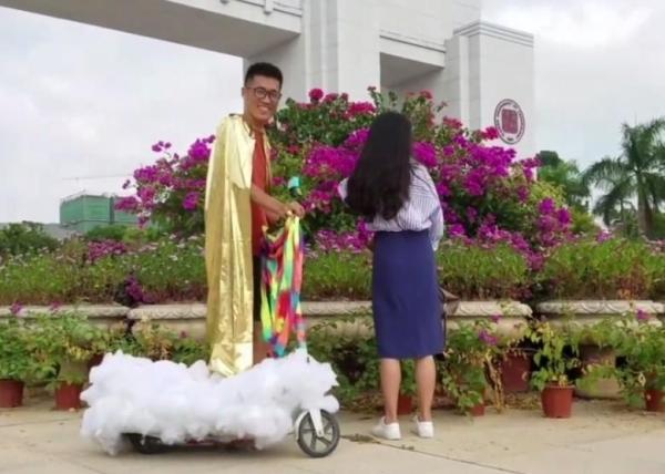 TQ: Chàng trai đạp gió cưỡi mây đến tỏ tình với cô gái thầm yêu 4 năm-2