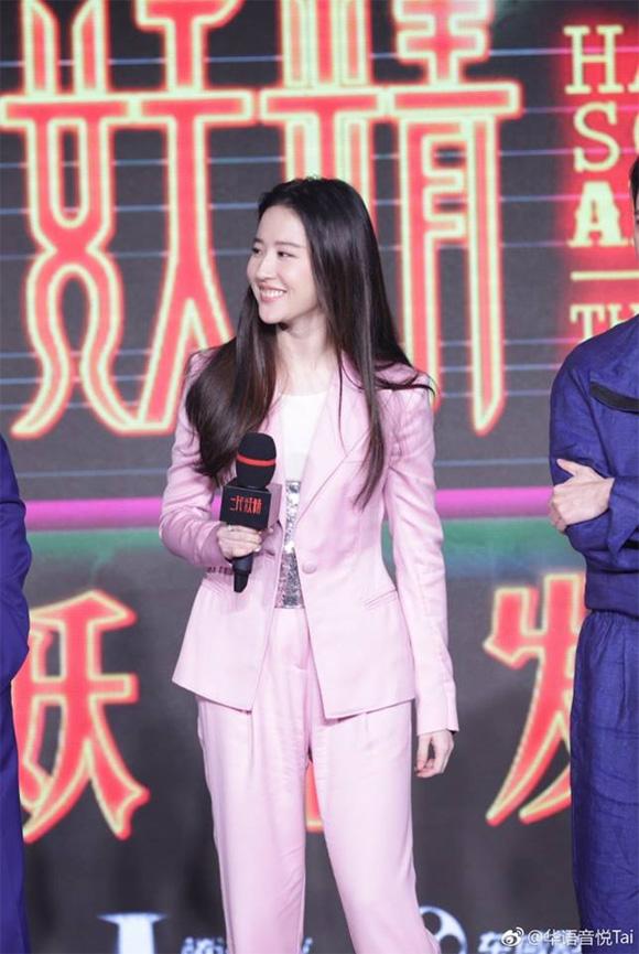 Thần tiên tỷ tỷ Lưu Diệc Phi đẹp không góc chết tại sự kiện-4