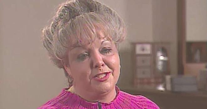 23 năm chưa từng được thấy mặt thật của mẹ, cô con gái quyết tâm khiến bà thay đổi-2