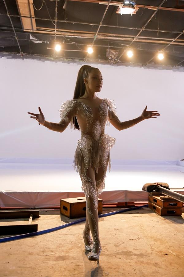 Gần 8 năm không nhảy, Hồ Quỳnh Hương trở lại vẫn tràn đầy năng lượng-3