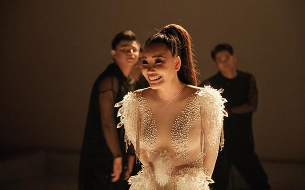 Gần 8 năm không nhảy, Hồ Quỳnh Hương trở lại vẫn tràn đầy năng lượng-4