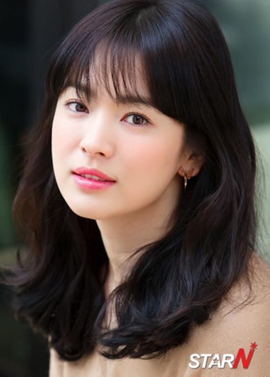 Song Hye Kyo và Trương Vũ Kỳ: Nhan sắc giống nhau nhưng tình tiền hoàn toàn trái ngược-1
