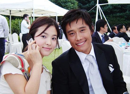 Song Hye Kyo và Trương Vũ Kỳ: Nhan sắc giống nhau nhưng tình tiền hoàn toàn trái ngược-8