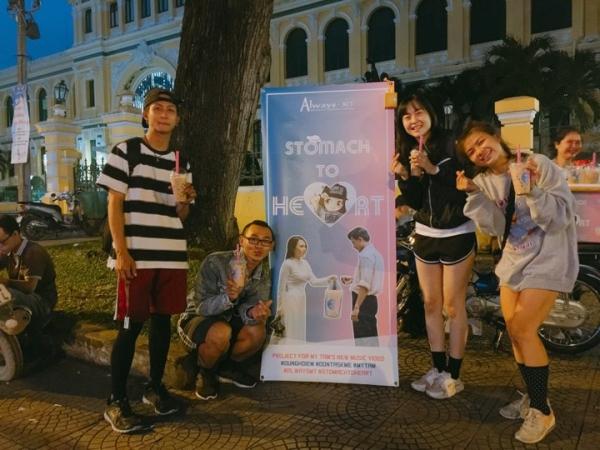 Cày view cho thần tượng bằng cách tặng trà sữa, fan Mỹ Tâm đúng là bá đạo nhất Vpop-5