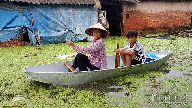 Vỡ đê Chương Mỹ: Người Hà Nội rửa bát, tắm giặt bằng nước lũ-18