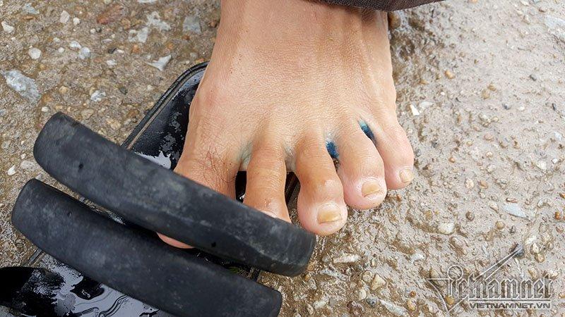 Vỡ đê Chương Mỹ: Người Hà Nội rửa bát, tắm giặt bằng nước lũ-21