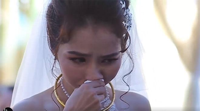 Cảm động clip người cha âm thầm dõi theo con gái về nhà chồng-3