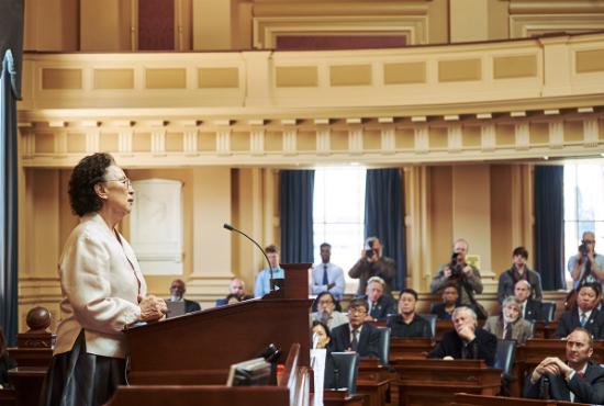 I can speak: Cứ ngỡ phim hài, hóa ra là một câu chuyện chính trị đầy nước mắt-7