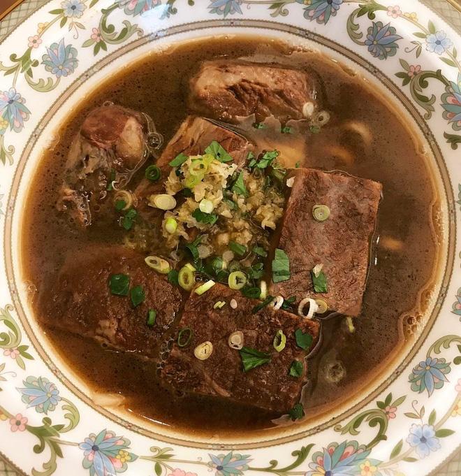 Có gì trong tô mì bò đắt nhất thế giới giá 7,3 triệu, ngày nào cũng có khách order?-3