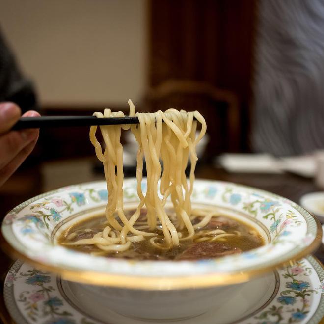 Có gì trong tô mì bò đắt nhất thế giới giá 7,3 triệu, ngày nào cũng có khách order?-8