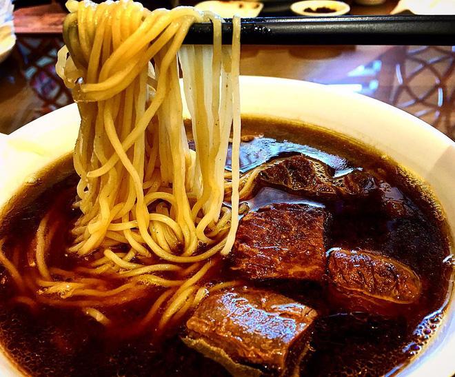 Có gì trong tô mì bò đắt nhất thế giới giá 7,3 triệu, ngày nào cũng có khách order?-9