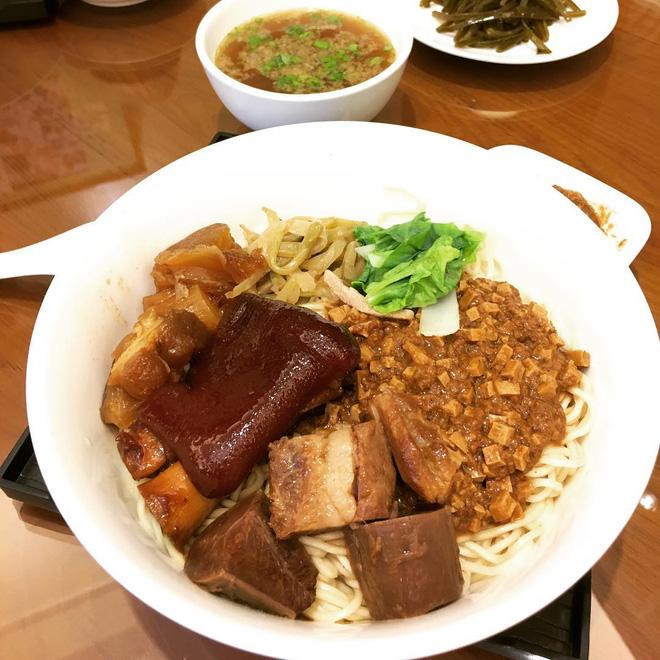 Có gì trong tô mì bò đắt nhất thế giới giá 7,3 triệu, ngày nào cũng có khách order?-10