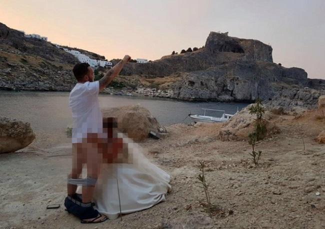 Bức ảnh cưới ghê tởm khiến các cặp sắp cưới lo sốt vó, còn người Hy Lạp bùng cơn phẫn nộ-1