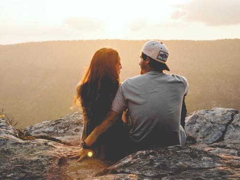 Tuổi trẻ thường mượn cớ yêu sai, nhưng chẳng ai có đủ dũng khí để đi sau mãi một người