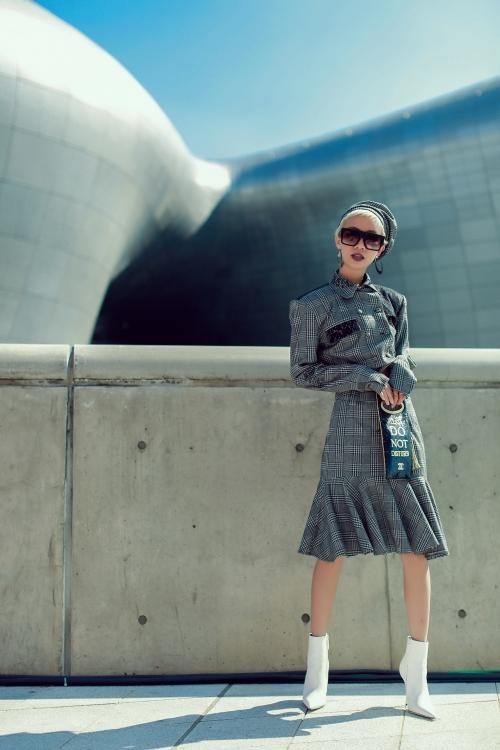 Ngày đầu Seoul Fashion Week: Tín đồ sành mốt chơi màu đơn sắc, hút vạn ánh nhìn!-8