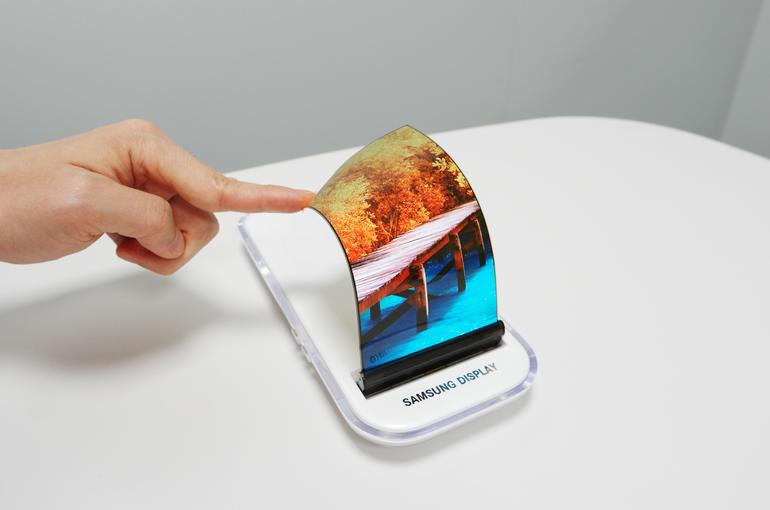 Không chỉ iPhone X hay Galaxy Note 8, màn OLED là xu hướng tương lai-1