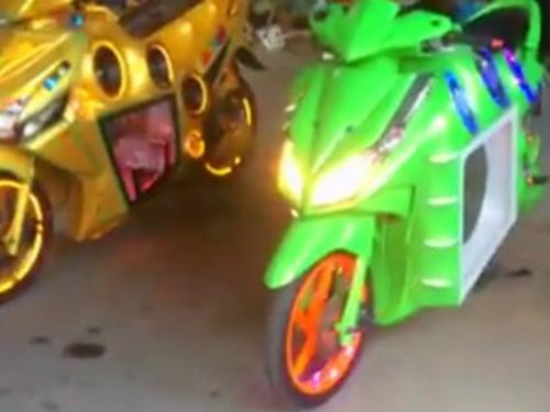 Clip: 'Đã tai' nghe Honda Air Blade độ loa đập nhạc sàn phấn khích