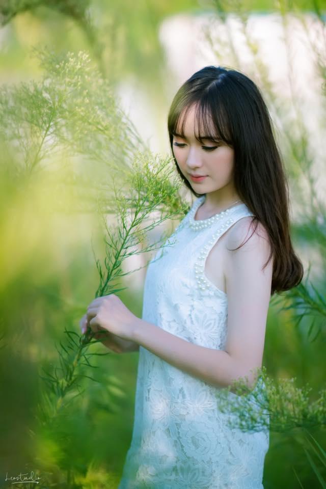 Quên hot boy cầm cờ đi, giờ hot girl chào cờ mới đang làm chao đảo cộng đồng mạng-7