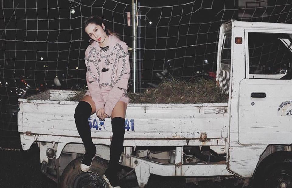 Street style sao Việt 20/10: Cùng dát hàng hiệu, dàn mỹ nhân Việt thanh lịch và đẳng cấp hút mắt người nhìn-3