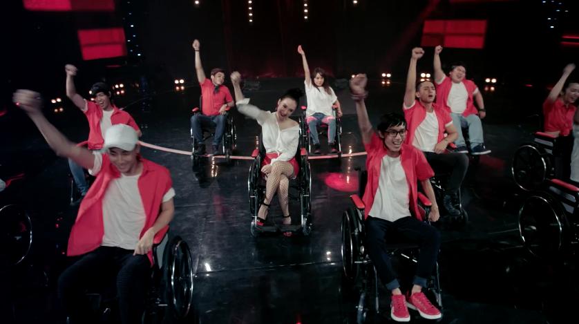 Glee: Bắt gặp Angela Phương Trinh tình tứ với Hữu Vi, Rocker Nguyễn lao vào đánh tình địch-7