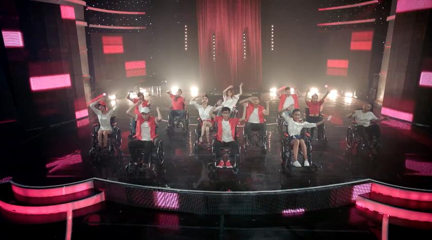 Glee: Bắt gặp Angela Phương Trinh tình tứ với Hữu Vi, Rocker Nguyễn lao vào đánh tình địch-8