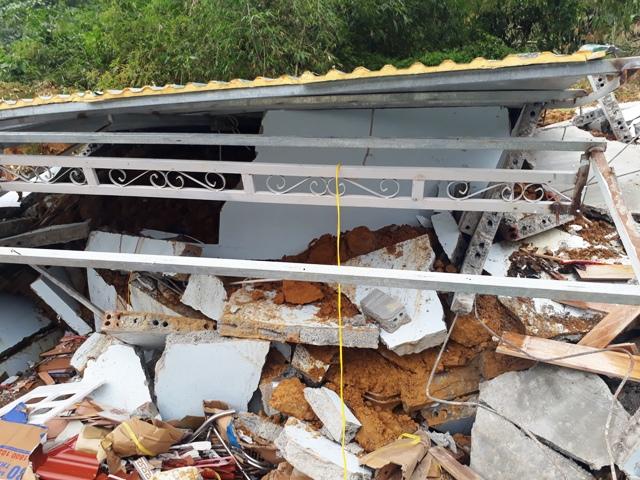 Nỗi đau tột cùng của người vợ mất chồng và con gái trong đêm sạt lở đất-1