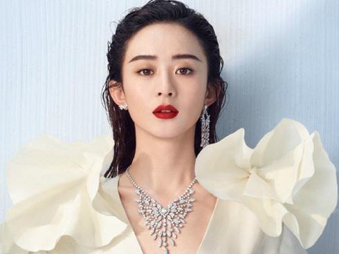 Triệu Lệ Dĩnh tiếp tục bị chê mặc xấu, mặt bóng dầu và cần đi tẩy trắng răng ngay lập tức-10