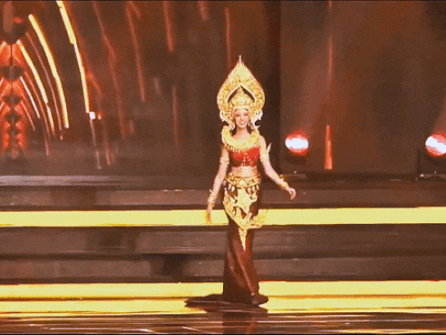 Những 'cú vồ ếch' khóc hận của dàn mỹ nhân khi khoe dáng trên sàn diễn hoa hậu