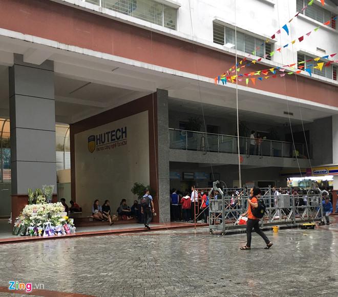 Đại học Hutech lắp lưới bảo hộ tạm thời, ngăn bê tông tiếp tục gây tai nạn-1