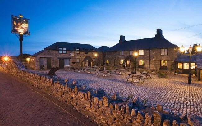 Bạn có dám ngủ qua đêm tại 7 ngôi nhà ma ám rùng rợn này?-5