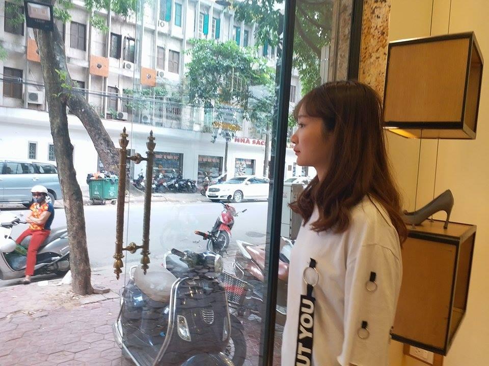 Cô gái dán băng vệ sinh lên xe ô tô: Tôi không sai, chủ xe mới vô ý thức-1