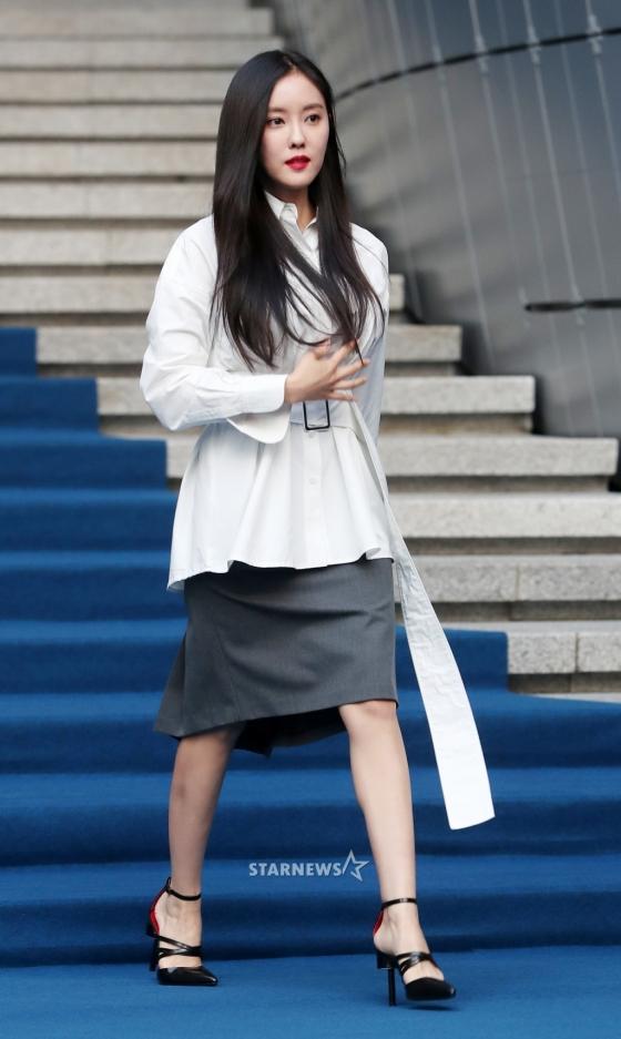 Gong Hyo Jin đầy khí chất, thiên thần Kim Yoo Jung tỏa sáng bên loạt sao Hàn sành điệu tại Seoul Fashion Week-9