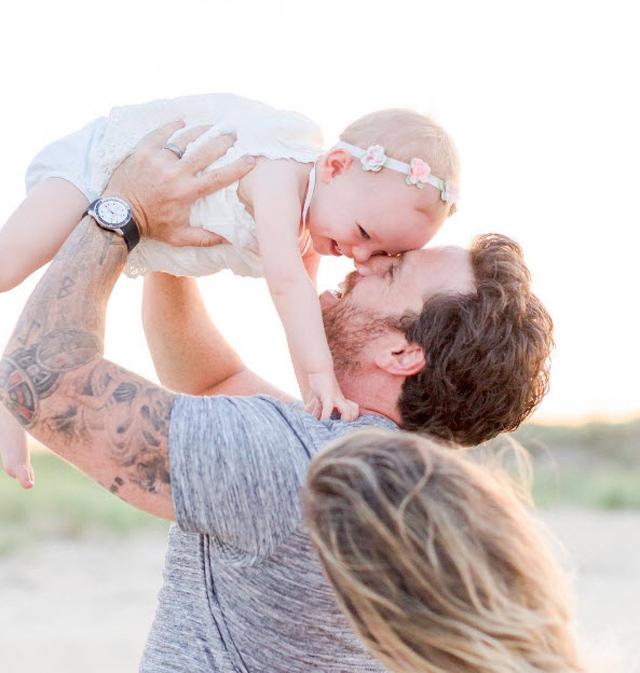 Rơi nước mắt trước hình ảnh bé khiếm thính bật khóc khi lần đầu nghe giọng nói của mẹ-5