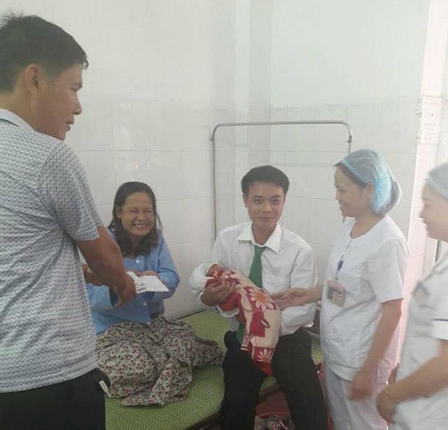 Tài xế taxi thành bà đỡ bất đắc dĩ: Tôi luống cuống khi bé đã lòi nửa người ra ngoài-1