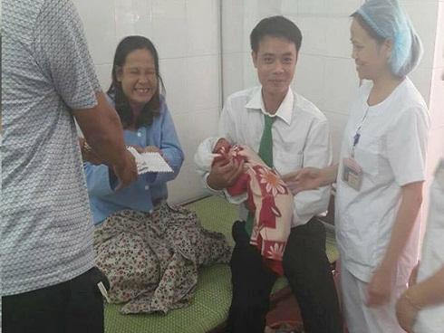 Tài xế taxi thành 'bà đỡ' bất đắc dĩ: 'Tôi luống cuống khi bé đã lòi nửa người ra ngoài'