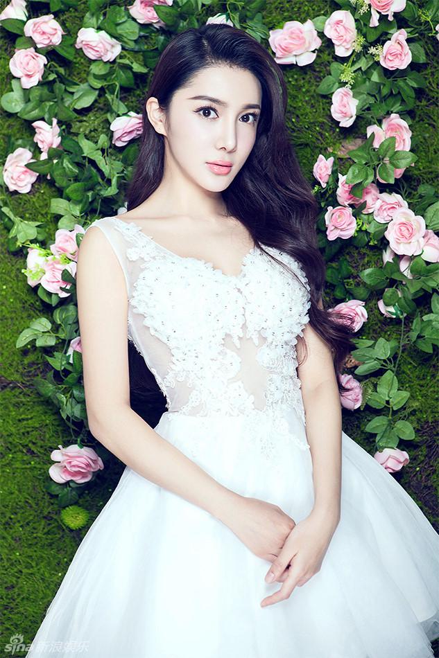 Sao nữ 24 tuổi Trung Quốc chết trong tình trạng lõa thể ở bụi cây-3