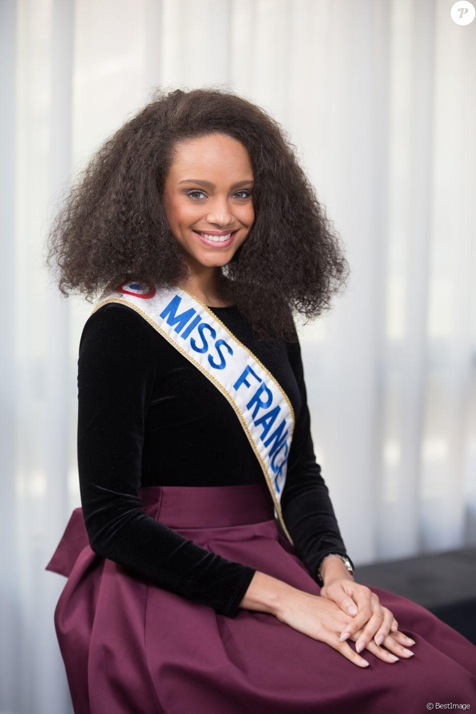 Để đăng quang Miss Universe 2017, Nguyễn Thị Loan phải hạ bằng được những đối thủ này-7