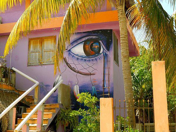 Hòn đảo nhiều màu sắc với những bức bích họa ấn tượng-10