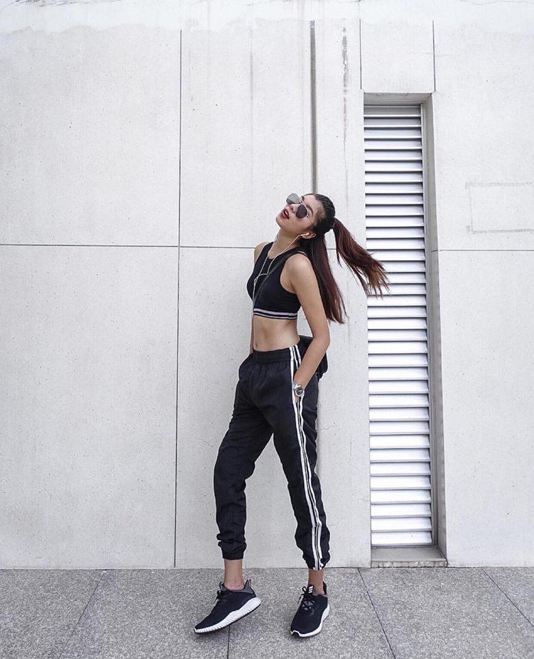 Dàn hot-face Việt diện áo ngắn cũn cỡn, khoe vòng 2 thon gọn trong street style tuần này-2