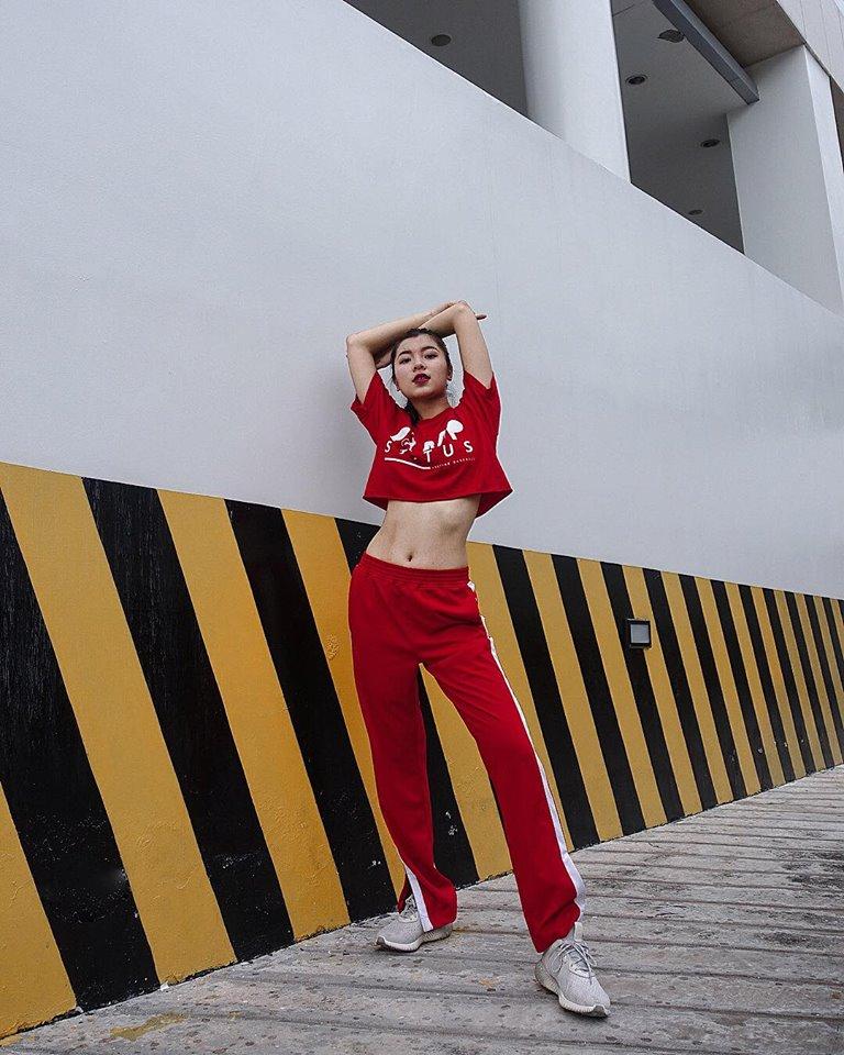 Dàn hot-face Việt diện áo ngắn cũn cỡn, khoe vòng 2 thon gọn trong street style tuần này-3