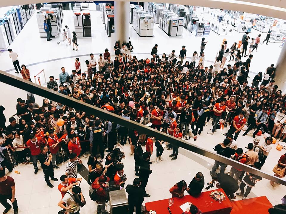 Chị gái cậu bé ung thư xin chữ ký tự truyện Sơn Tùng về đặt lên bàn thờ em trai-4