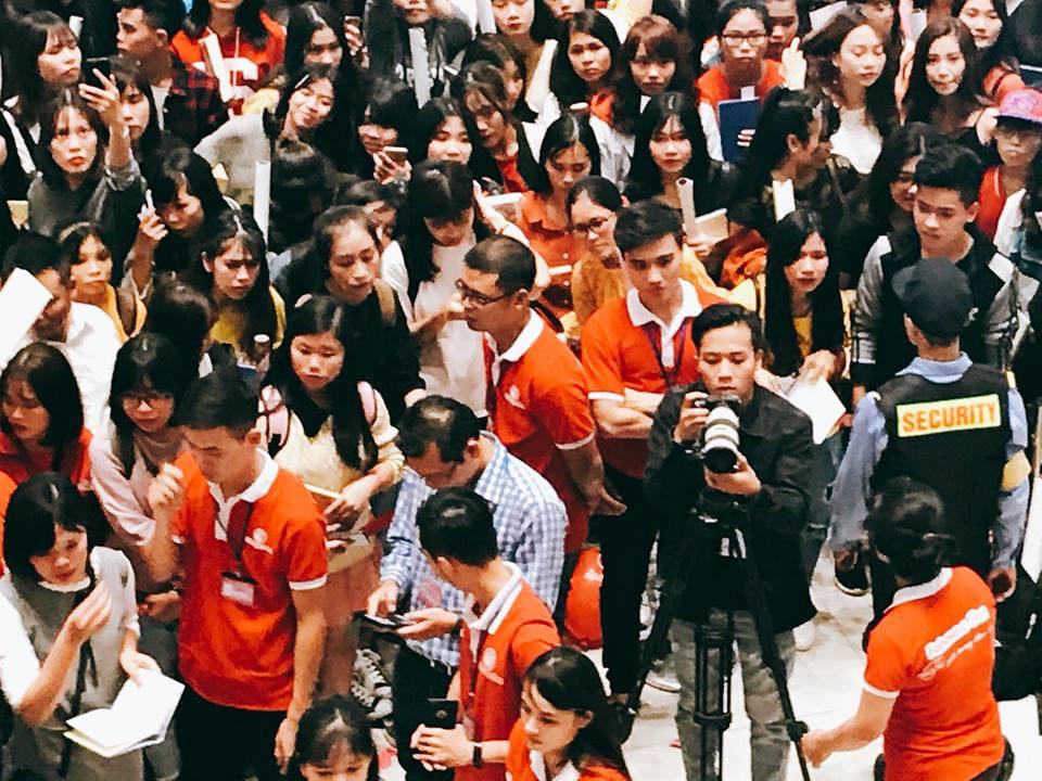 Chị gái cậu bé ung thư xin chữ ký tự truyện Sơn Tùng về đặt lên bàn thờ em trai-5