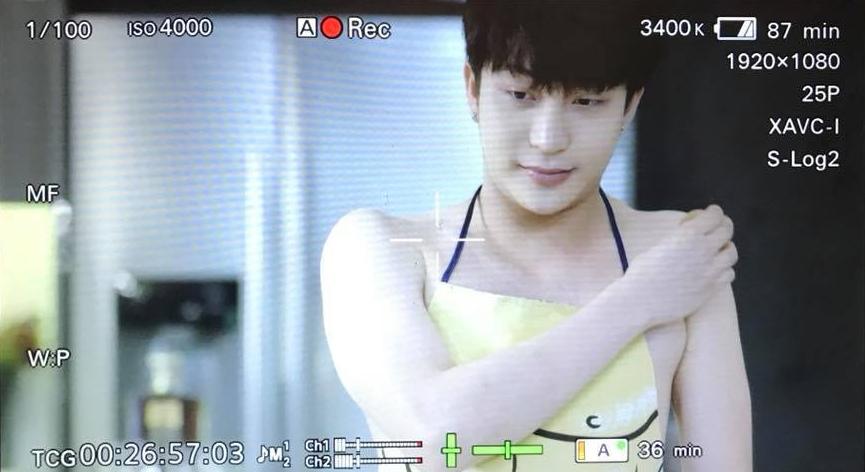 Hot girl - hot boy Việt 21/10: B Trần khoe body hoàn hảo khi mặc tạp dề vào bếp-3