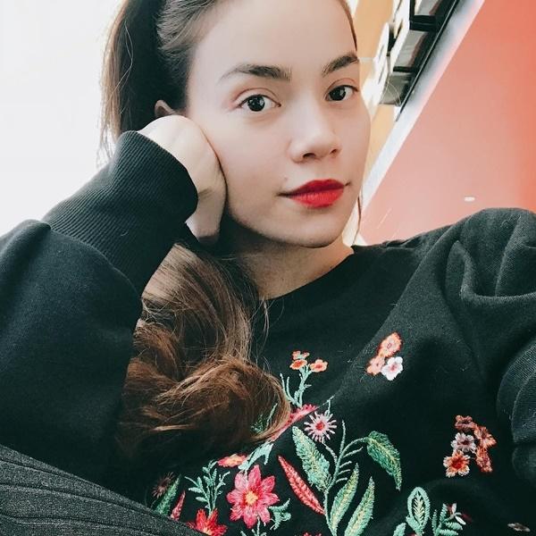 Chân mày ngang, cong xưa rồi! Giờ đây Phạm Hương, Hồ Ngọc Hà say mê mốt mày sợi-1