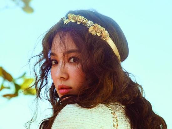 Khách mời sẽ bị chiếu laze nhắc nhở nếu dùng điện thoại chụp ảnh trong đám cưới Song Hye Kyo